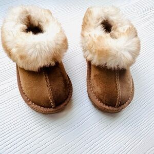 Girl’s fur slipper